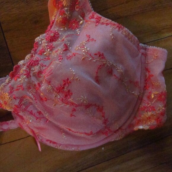 Victoria's Secret Pink Floral Embroidered Lace Plunge Bra Size 40C - Picture 3 of 6
